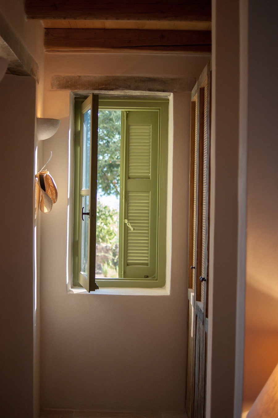 Μια πέτρινη κατοικία στη Μάνη που αντλεί έμπνευση από τα φυσικά χρώματα του μοναδικού τοπίου της περιοχής- Φωτογραφία 12