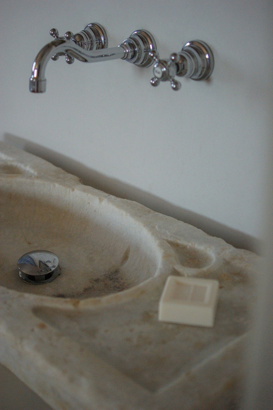 Μια πέτρινη κατοικία στη Μάνη που αντλεί έμπνευση από τα φυσικά χρώματα του μοναδικού τοπίου της περιοχής- Φωτογραφία 13