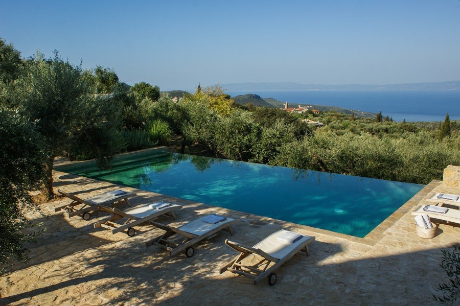 Μια πέτρινη κατοικία στη Μάνη που αντλεί έμπνευση από τα φυσικά χρώματα του μοναδικού τοπίου της περιοχής- Φωτογραφία 16