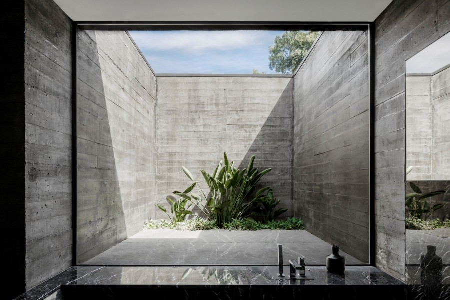 To Cork Oak house είναι μια κατοικία «βουτηγμένη» μέσα στη φύση της Πορτογαλίας- Φωτογραφία 2