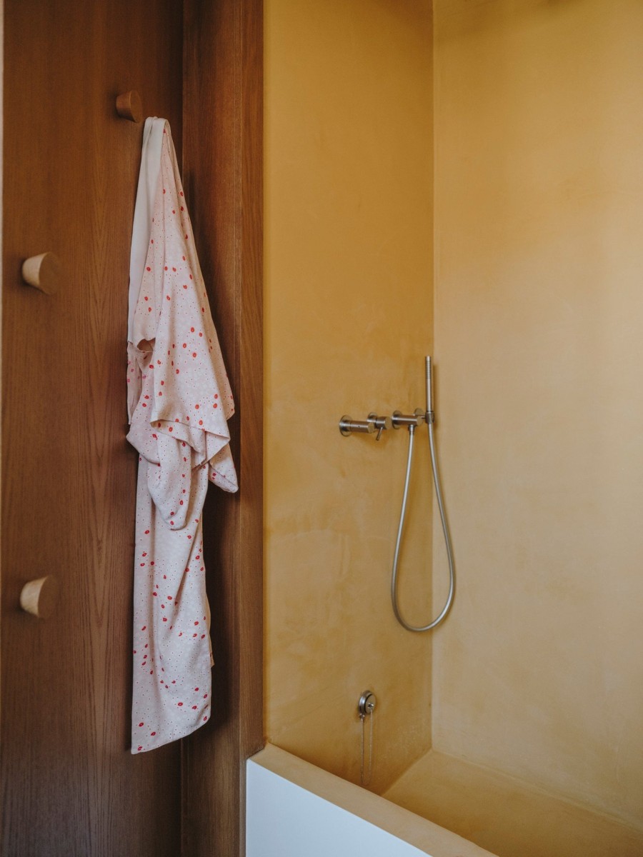 Ένα tiny διαμέρισμα στη Βαρκελώνη που ξεχωρίζει για τις peach αποχρώσεις του & το έντονο φυσικό φως- Φωτογραφία 5