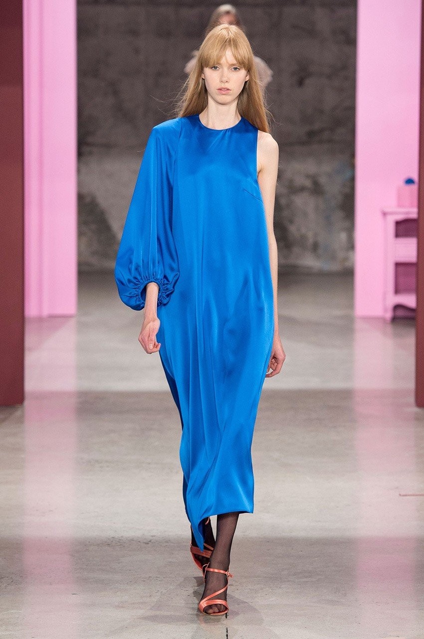 Οι FW 2017 πασαρέλες προστάζουν turquoise χρώμα - Φωτογραφία 5