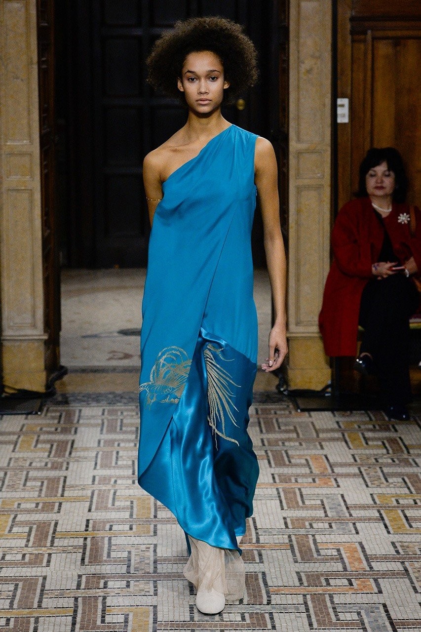 Οι FW 2017 πασαρέλες προστάζουν turquoise χρώμα - Φωτογραφία 10