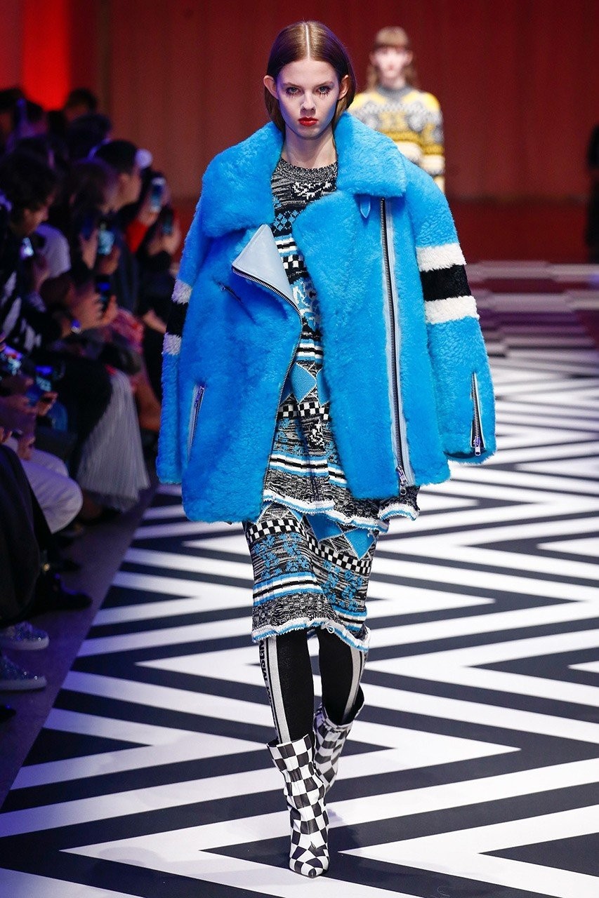 Οι FW 2017 πασαρέλες προστάζουν turquoise χρώμα - Φωτογραφία 4