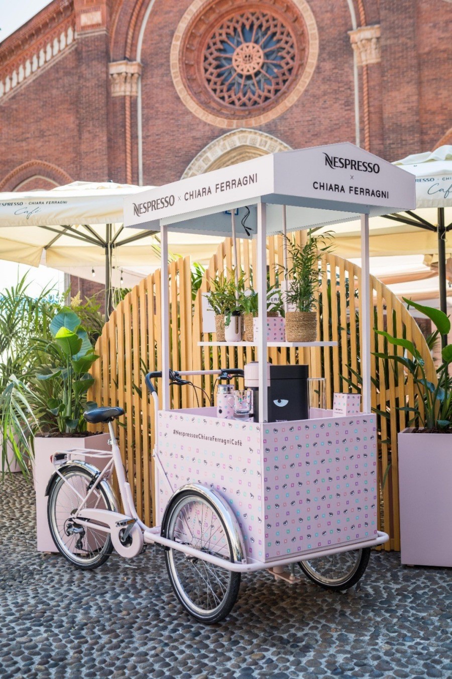 Μέσα στο pop-up café της Nespresso και της Chiara Ferragni από το collab τους στο Μιλάνο- Φωτογραφία 4