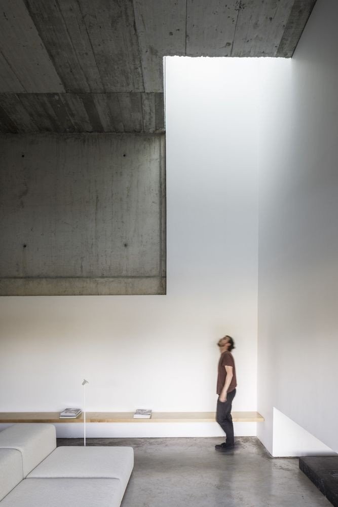 Μια μινιμαλιστική κατοικία στην Ισπανία ξεχωρίζει για το design της & τη μοναδική θέα που προσφέρει- Φωτογραφία 1