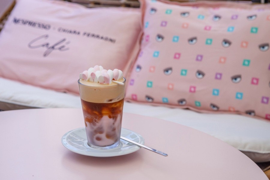 Μέσα στο pop-up café της Nespresso και της Chiara Ferragni από το collab τους στο Μιλάνο- Φωτογραφία 3