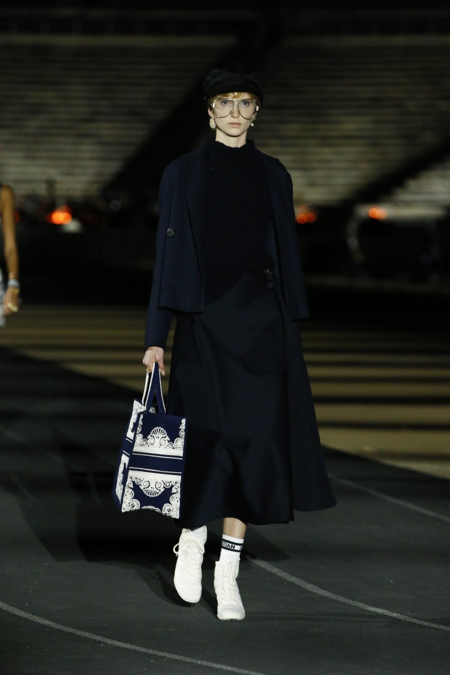 Dior Celebrates Greece: H Maria Gracia Chiuri μετουσίωσε την έννοια «ελευθερία» σε δημιουργίες που υμνούν την ελληνική τέχνη- Φωτογραφία 9