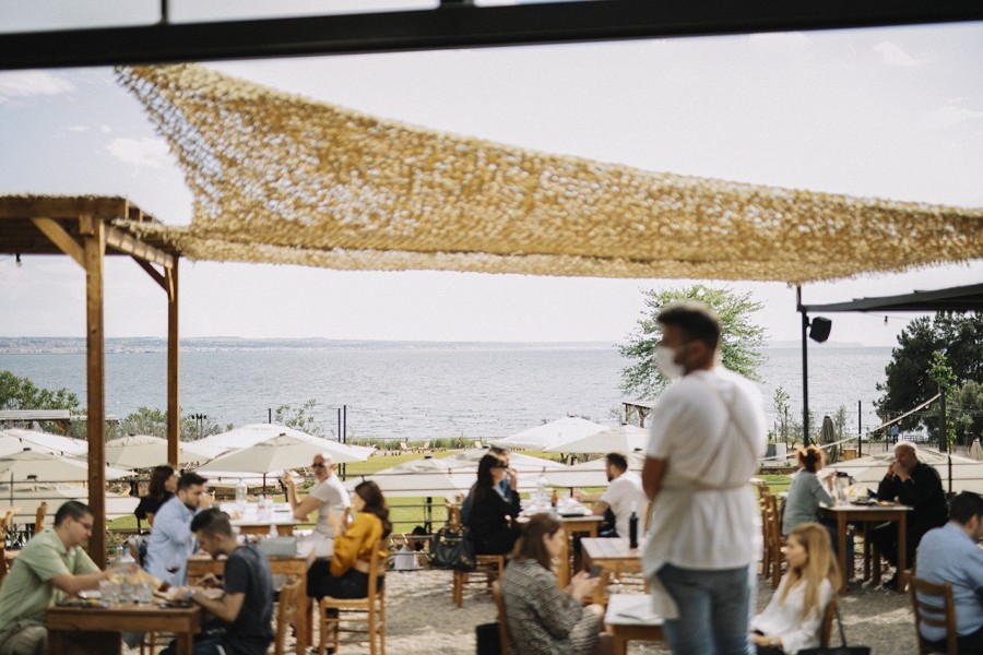 Oι δημιουργοί του Ergon Agora, Γιώργος και Θωμάς Δούζης, μιλούν για την επιτυχία του εμπνευσμένου και άκρως πρωτοποριακού foodie εγχειρήματός τους- Φωτογραφία 7