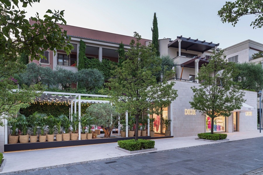 H νέα pop-up boutique του οίκου Dior στο Μαυροβούνιο εξυμνεί την γαλήνια αύρα του καλοκαιριού- Φωτογραφία 1