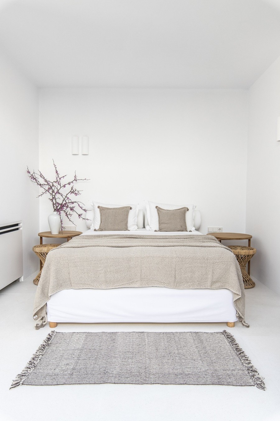 Περιηγηθείτε σε μια κατοικία στην Πάρο που γίνεται το απόλυτο summer dream σε απόσταση «αναπνοής» από τη θάλασσα- Φωτογραφία 4