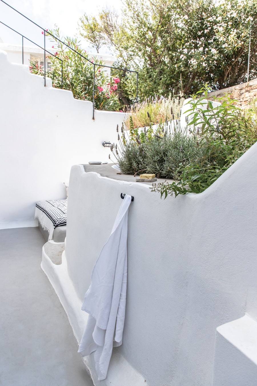 Η Anna Zinchenko μάς υποδέχεται στο υπέροχο σπίτι της στην Τήνο, όπου περνάει μαζί με την οικογένειά της τα καλοκαίρια, και όχι μόνο- Φωτογραφία 12