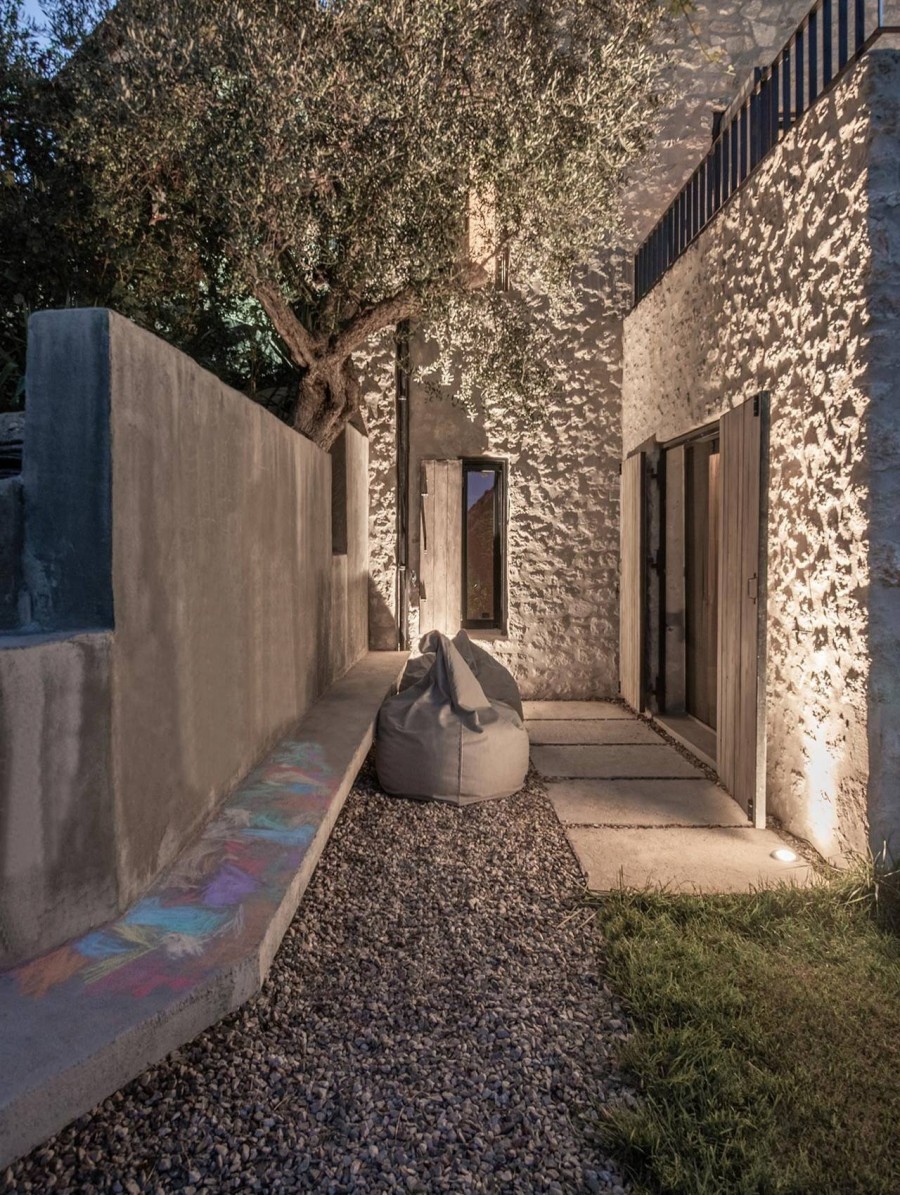 Rural House: Mια κατοικία στην Πελοπόννησο που αναδεικνύει άψογα τα φυσικά υλικά της περιοχής- Φωτογραφία 6