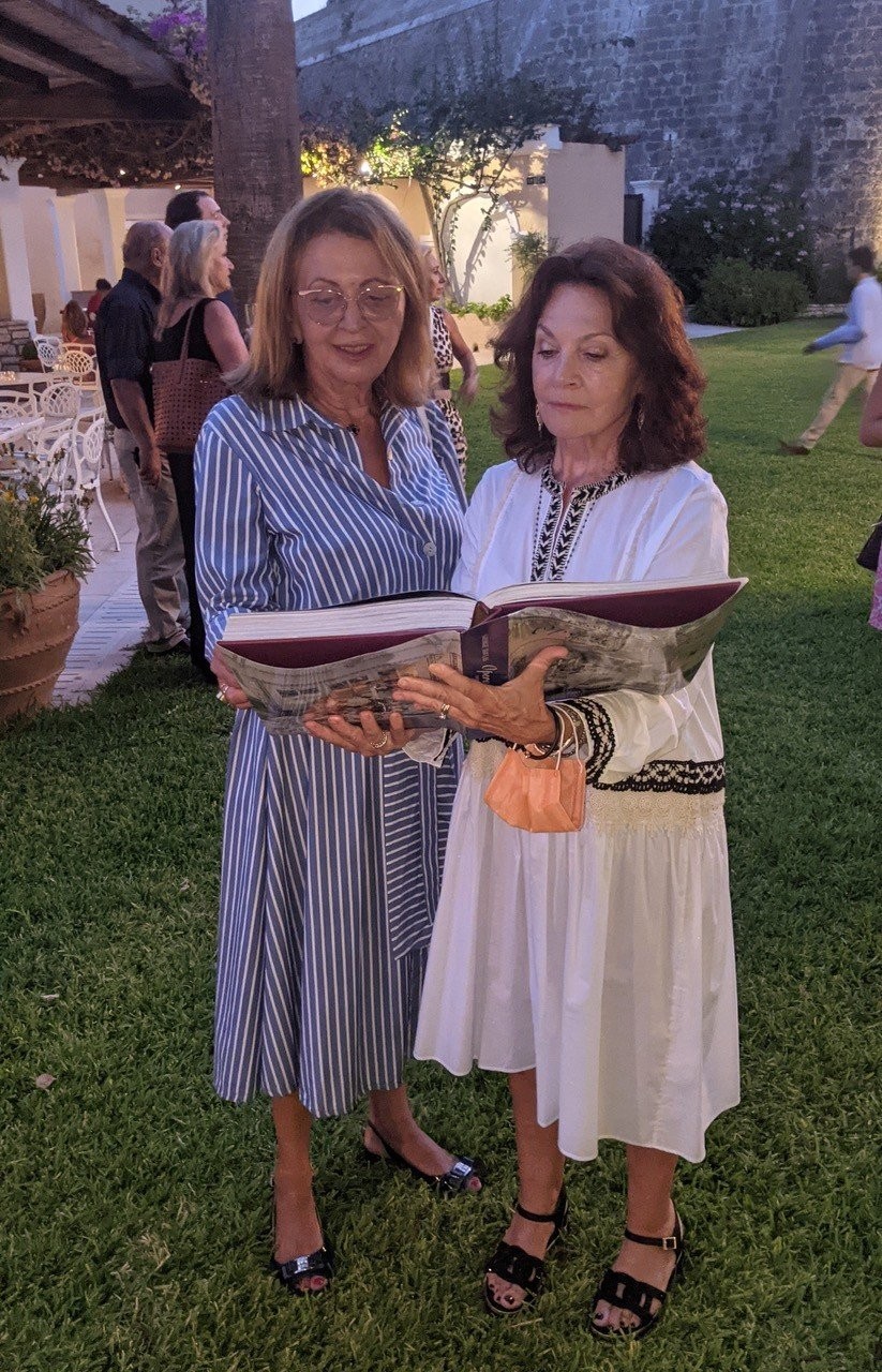 «Opera Tables»: O Γιώργος Ντάβλας παρουσίασε το νέο coffee table book του μ' ένα λαμπερό event - Φωτογραφία 15