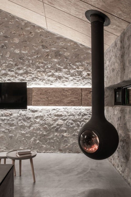 Rural House: Mια κατοικία στην Πελοπόννησο που αναδεικνύει άψογα τα φυσικά υλικά της περιοχής- Φωτογραφία 3