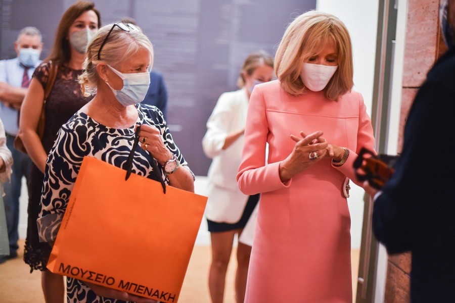 Η Πρώτη Κυρία της Γαλλίας, Brigitte Macron, ξεναγήθηκε στη μεγάλη επετειακή έκθεση «1821 Πριν και Μετά» στην Αθήνα- Φωτογραφία 6