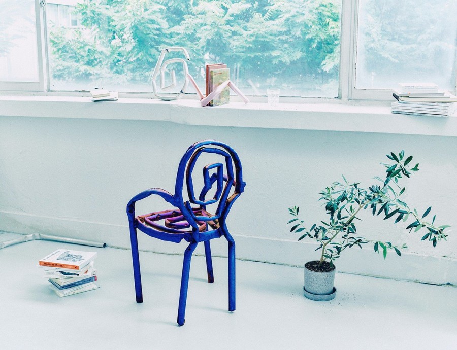 H Dior Medaillon chair ανασχεδιάστηκε από τους σπουδαιότερους designers του κόσμου- Φωτογραφία 5