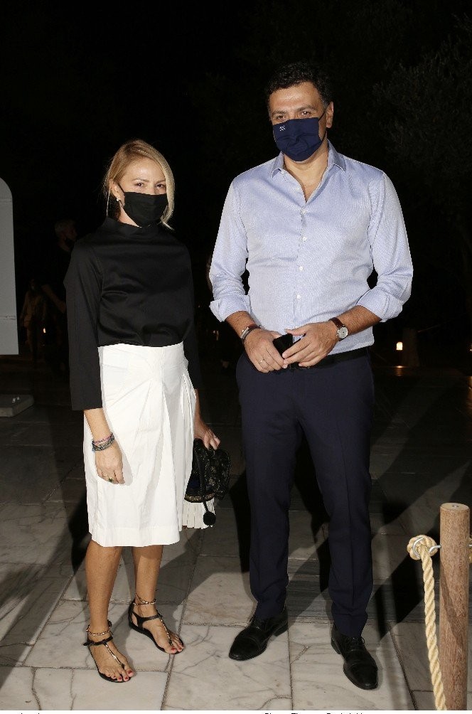 To Ηρώδειο «πλημμύρισε» με μουσικές που επιμελήθηκε ο Σταύρος Ξαρχάκος για τα 200 χρόνια Δημοτικό τραγούδι - Φωτογραφία 14