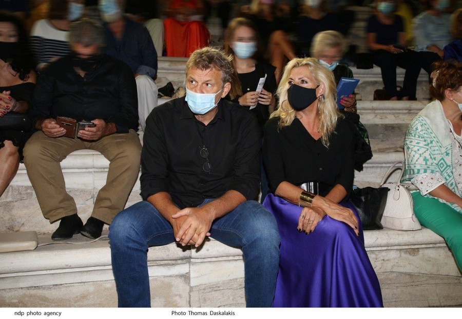 To Ηρώδειο «πλημμύρισε» με μουσικές που επιμελήθηκε ο Σταύρος Ξαρχάκος για τα 200 χρόνια Δημοτικό τραγούδι - Φωτογραφία 11