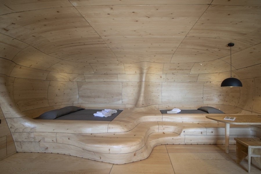 Μια εντυπωσιακή σουίτα που θυμίζει σπηλιά σε ένα mountain resort στη Νότια Ελλάδα - Φωτογραφία 7