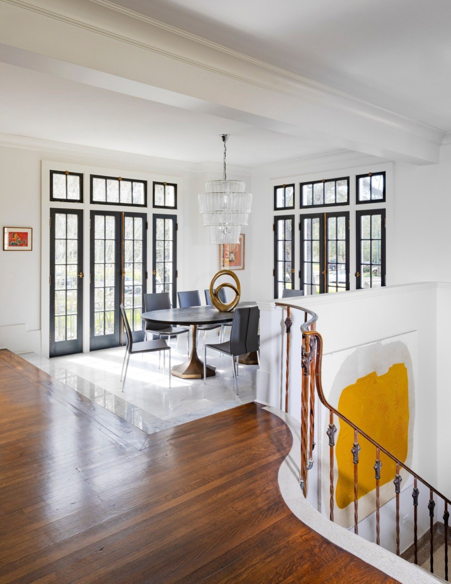 Πώς οι γαλλικές αντίκες αναβαθμίζουν τη διακόσμηση μιας κομψής κατοικίας - Φωτογραφία 1