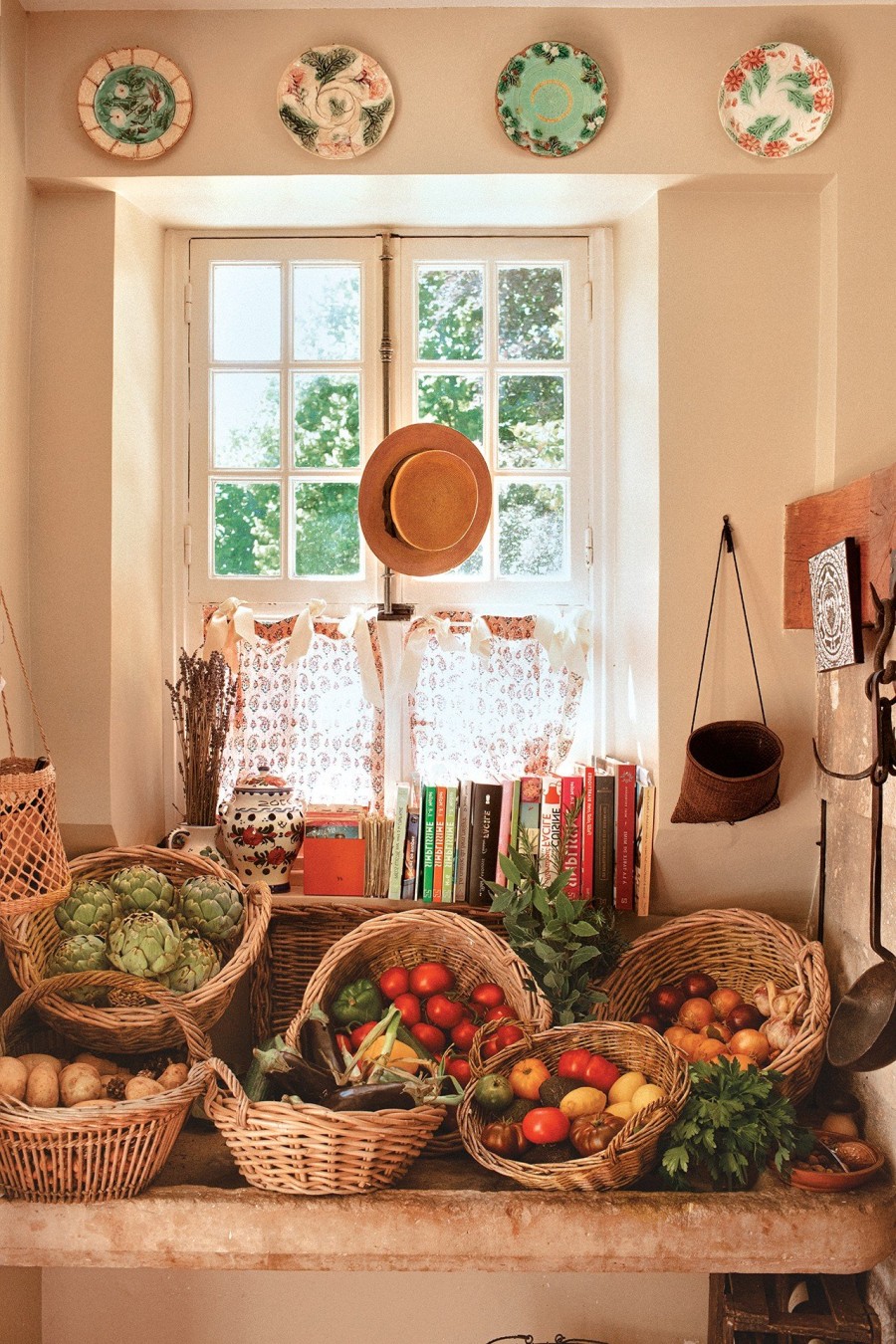 Cordelia de Castellane: Η καλλιτεχνική διευθύντρια του Dior maison μας υποδέχεται στην υπέροχη κατοικία της στη γαλλική εξοχή - Φωτογραφία 1