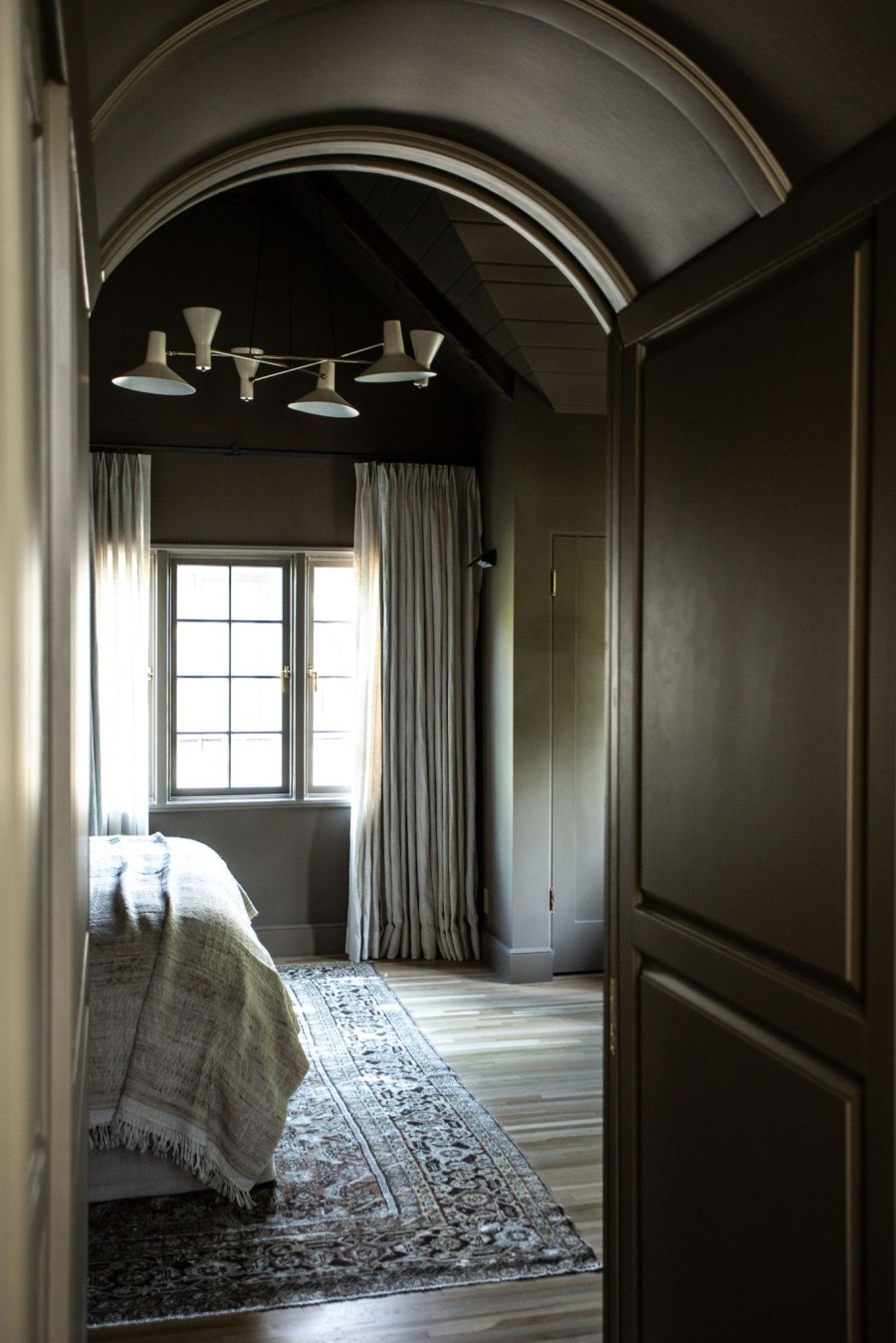 Μια κατοικία στο Los Angeles που «υποκλίνεται» στη rustic αισθητική μέσα από το design της- Φωτογραφία 5