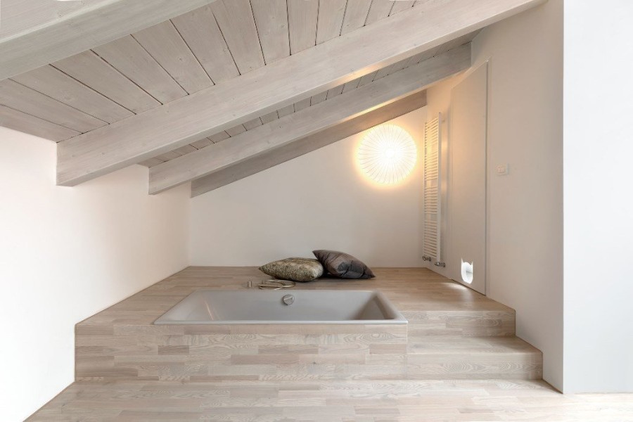 Δείτε πώς ένας βιομηχανικός χώρος στο Τορίνο μετατράπηκε σε ένα σύγχρονο σπίτι  - Φωτογραφία 6