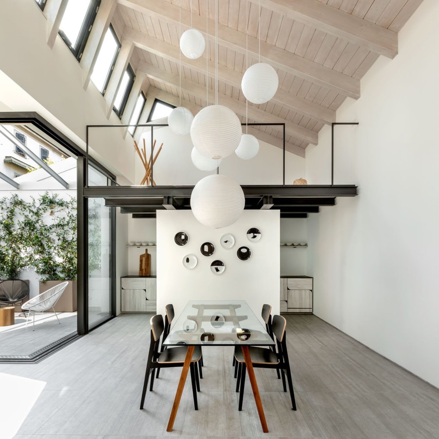 Δείτε πώς ένας βιομηχανικός χώρος στο Τορίνο μετατράπηκε σε ένα σύγχρονο σπίτι  - Φωτογραφία 2