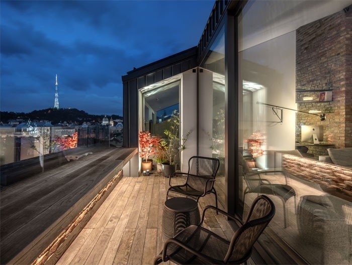 «Χαθείτε» σε ένα φανταστικό ρετιρέ όπου το παιχνίδι του φωτός αποτελεί μέρος της διακόσμησης - Φωτογραφία 3