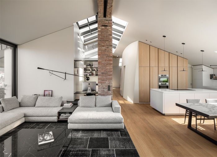 «Χαθείτε» σε ένα φανταστικό ρετιρέ όπου το παιχνίδι του φωτός αποτελεί μέρος της διακόσμησης - Φωτογραφία 1