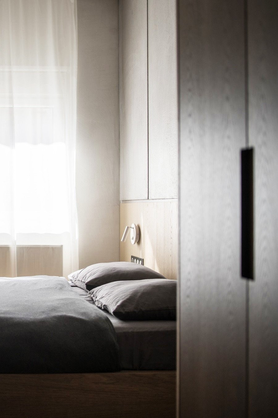 Ένα υπερσύγχρονο διαμέρισμα στη Θεσσαλονίκη σε γήινους τόνους  - Φωτογραφία 3