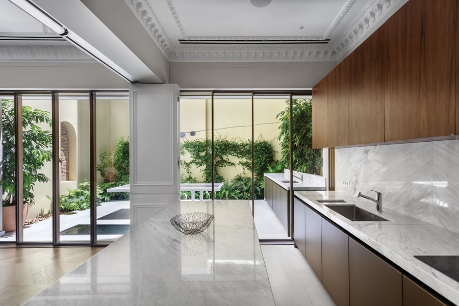 Μια κατοικία στην Αθήνα με θέα τον Ιερό Βράχο της Ακρόπολης - Φωτογραφία 2