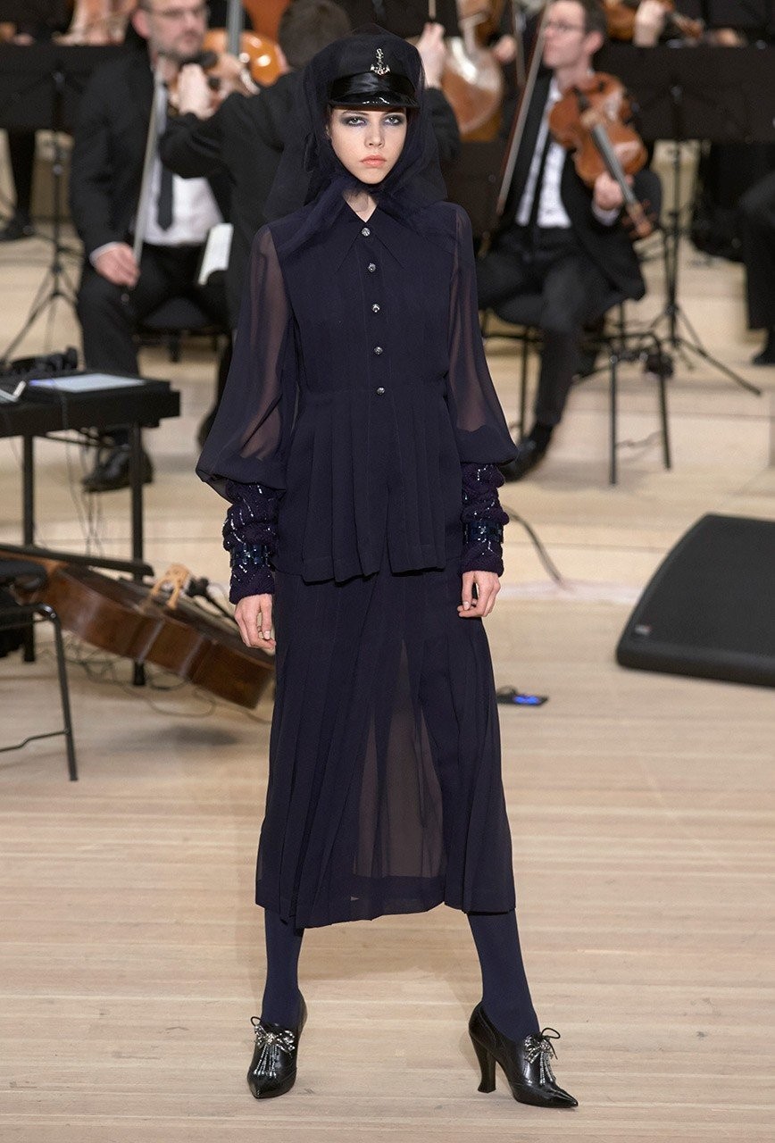 Το Παρίσι συναντά το Αμβούργο στη νέα συλλογή του οίκου Chanel - Φωτογραφία 30