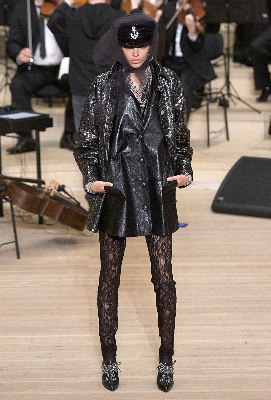 Το Παρίσι συναντά το Αμβούργο στη νέα συλλογή του οίκου Chanel - Φωτογραφία 35