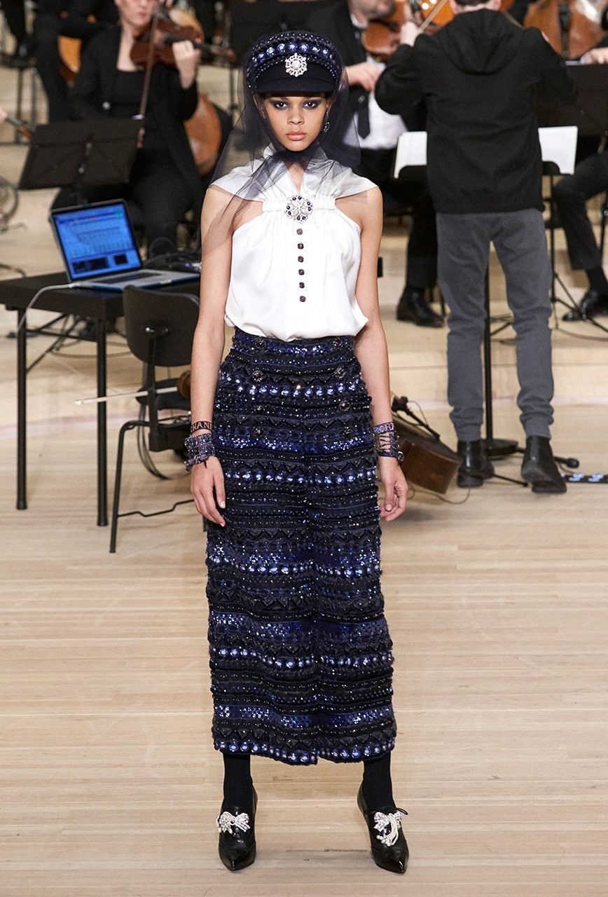 Το Παρίσι συναντά το Αμβούργο στη νέα συλλογή του οίκου Chanel - Φωτογραφία 37