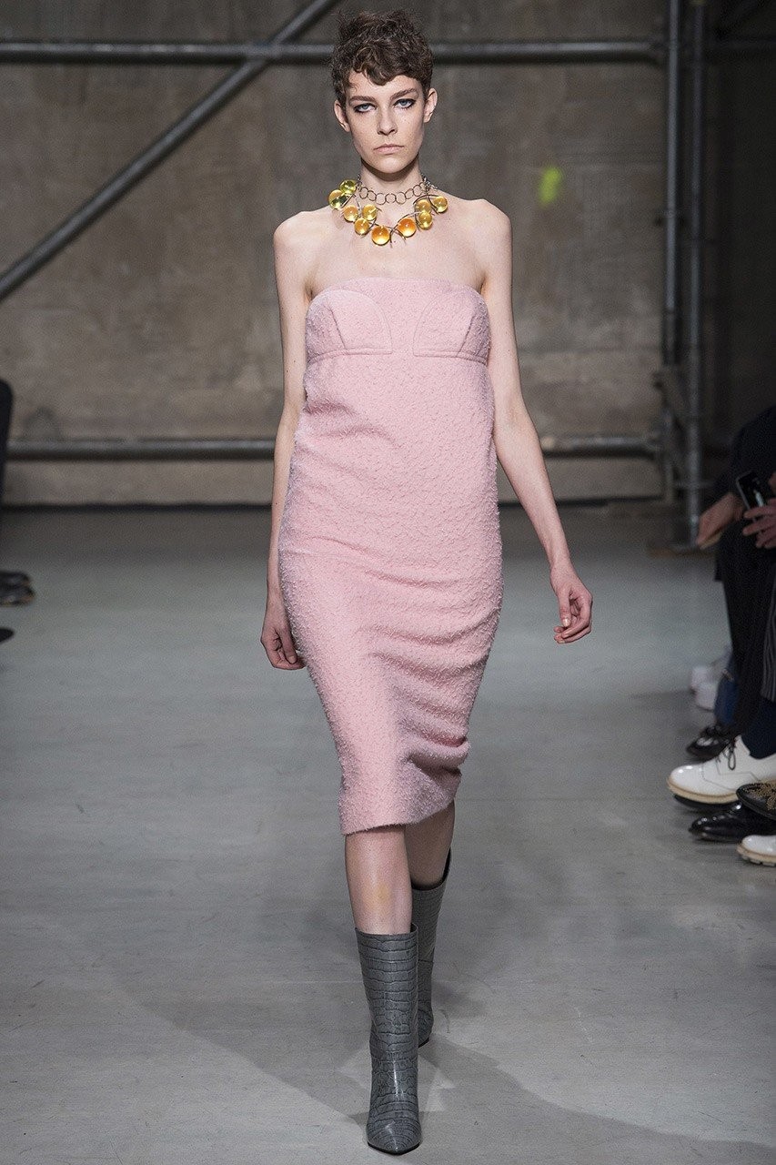Ροζ κυριαρχία στις πασαρέλες για την περίοδο  FW17 - Φωτογραφία 11