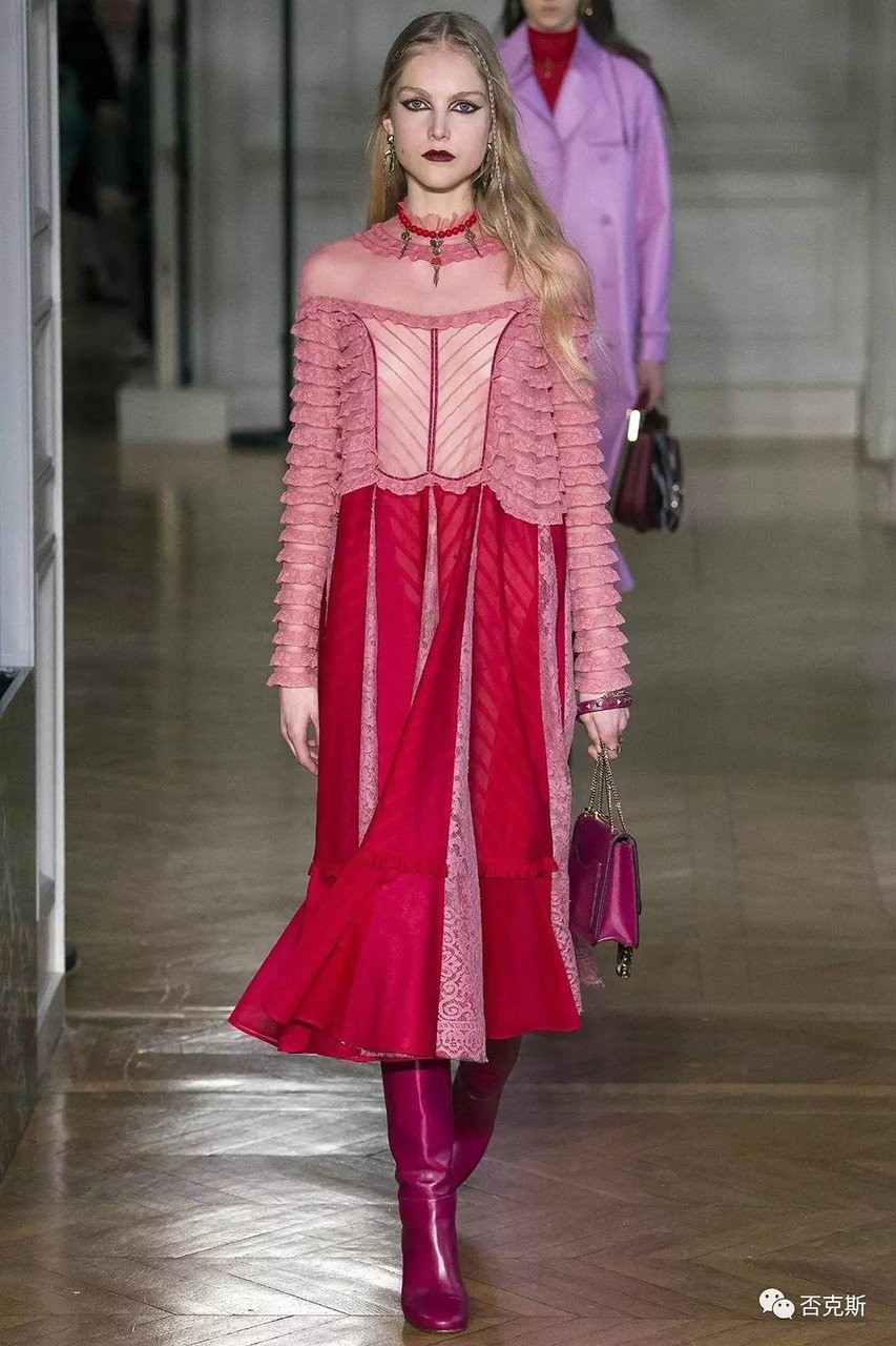 Ροζ κυριαρχία στις πασαρέλες για την περίοδο  FW17 - Φωτογραφία 3