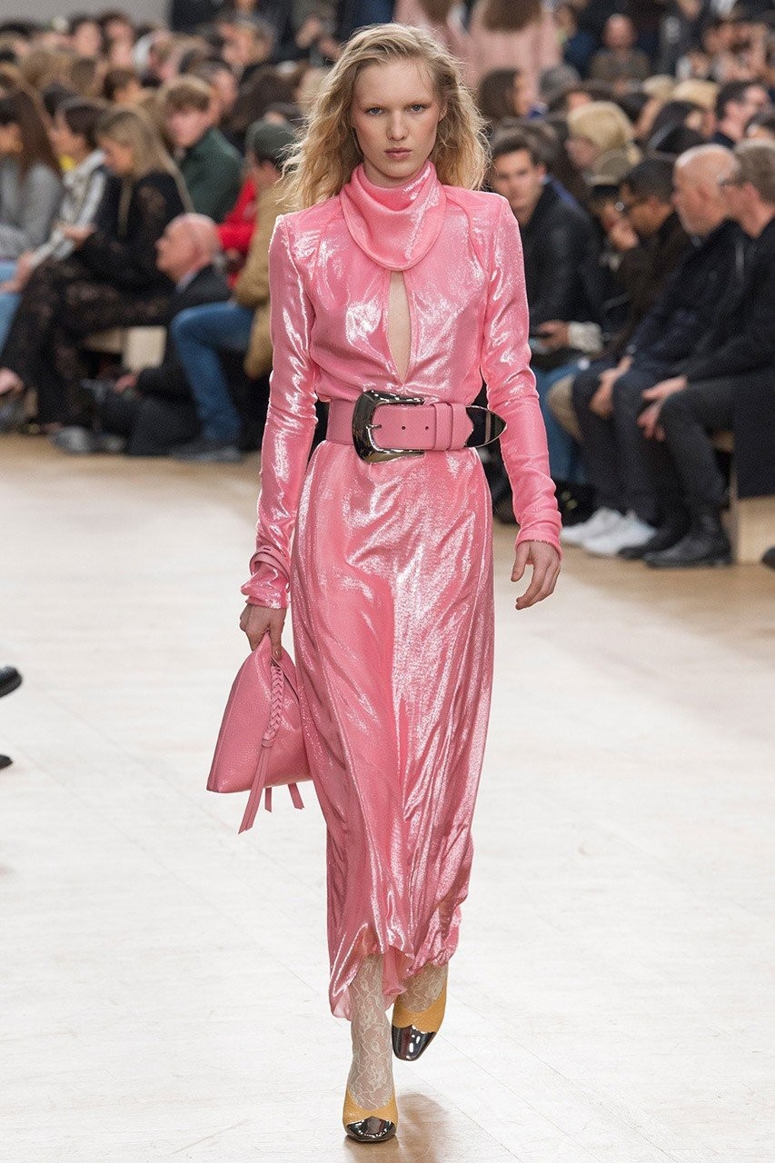 Ροζ κυριαρχία στις πασαρέλες για την περίοδο  FW17 - Φωτογραφία 2