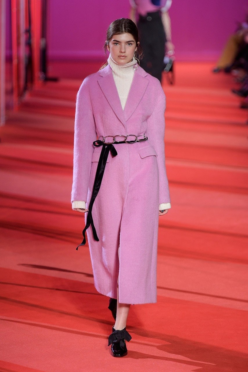 Ροζ κυριαρχία στις πασαρέλες για την περίοδο  FW17 - Φωτογραφία 8