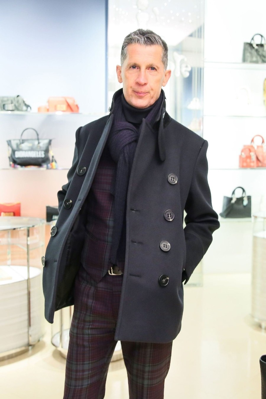 Καταξιωμένοι καλλιτέχνες παρουσιάζουν τη δική τους εκδοχή της Lady Dior - Φωτογραφία 2