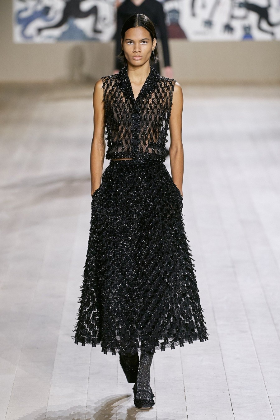 Η Maria Grazia Chiuri προτείνει μία daywear γκαρνταρόμπα, βασισμένη στην Υψηλή Ραπτική -Δείτε όλα τα looks!- Φωτογραφία 3