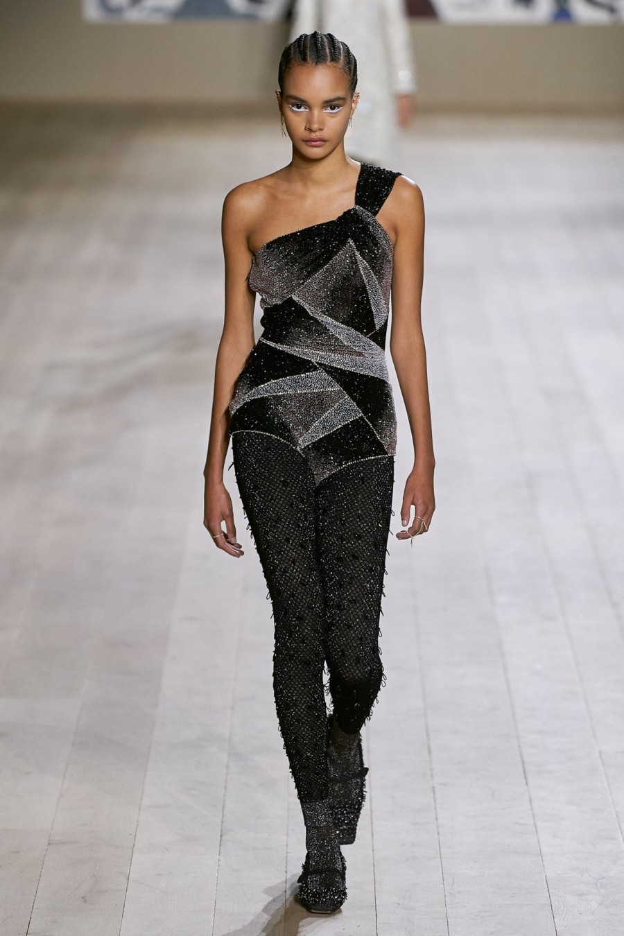Η Maria Grazia Chiuri προτείνει μία daywear γκαρνταρόμπα, βασισμένη στην Υψηλή Ραπτική -Δείτε όλα τα looks!- Φωτογραφία 4