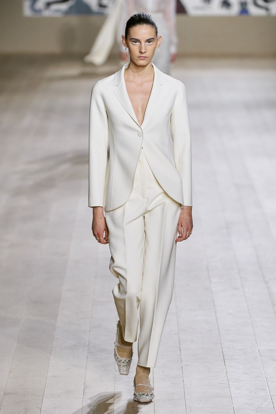 Η Maria Grazia Chiuri προτείνει μία daywear γκαρνταρόμπα, βασισμένη στην Υψηλή Ραπτική -Δείτε όλα τα looks!- Φωτογραφία 7