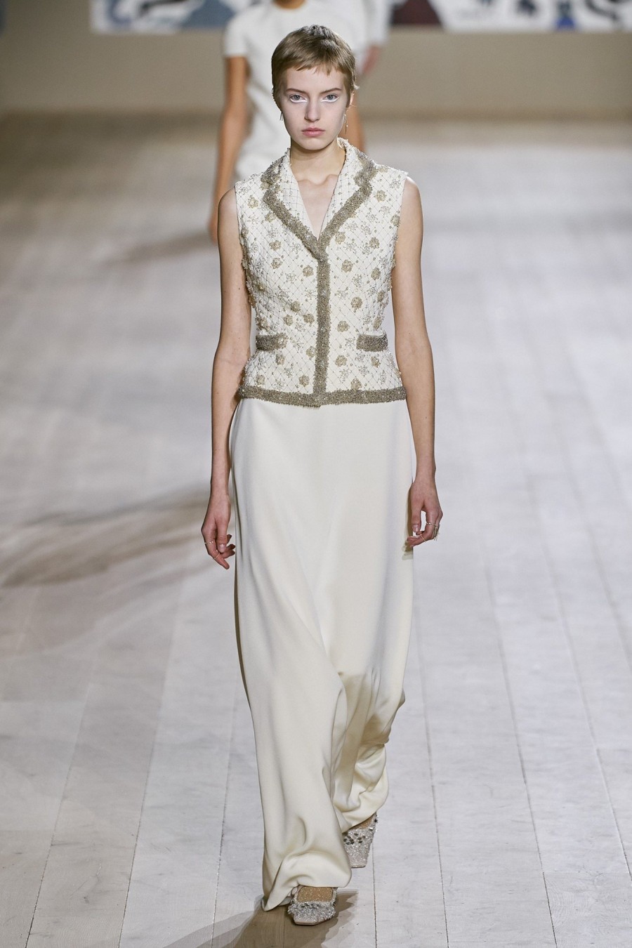 Η Maria Grazia Chiuri προτείνει μία daywear γκαρνταρόμπα, βασισμένη στην Υψηλή Ραπτική -Δείτε όλα τα looks!- Φωτογραφία 15
