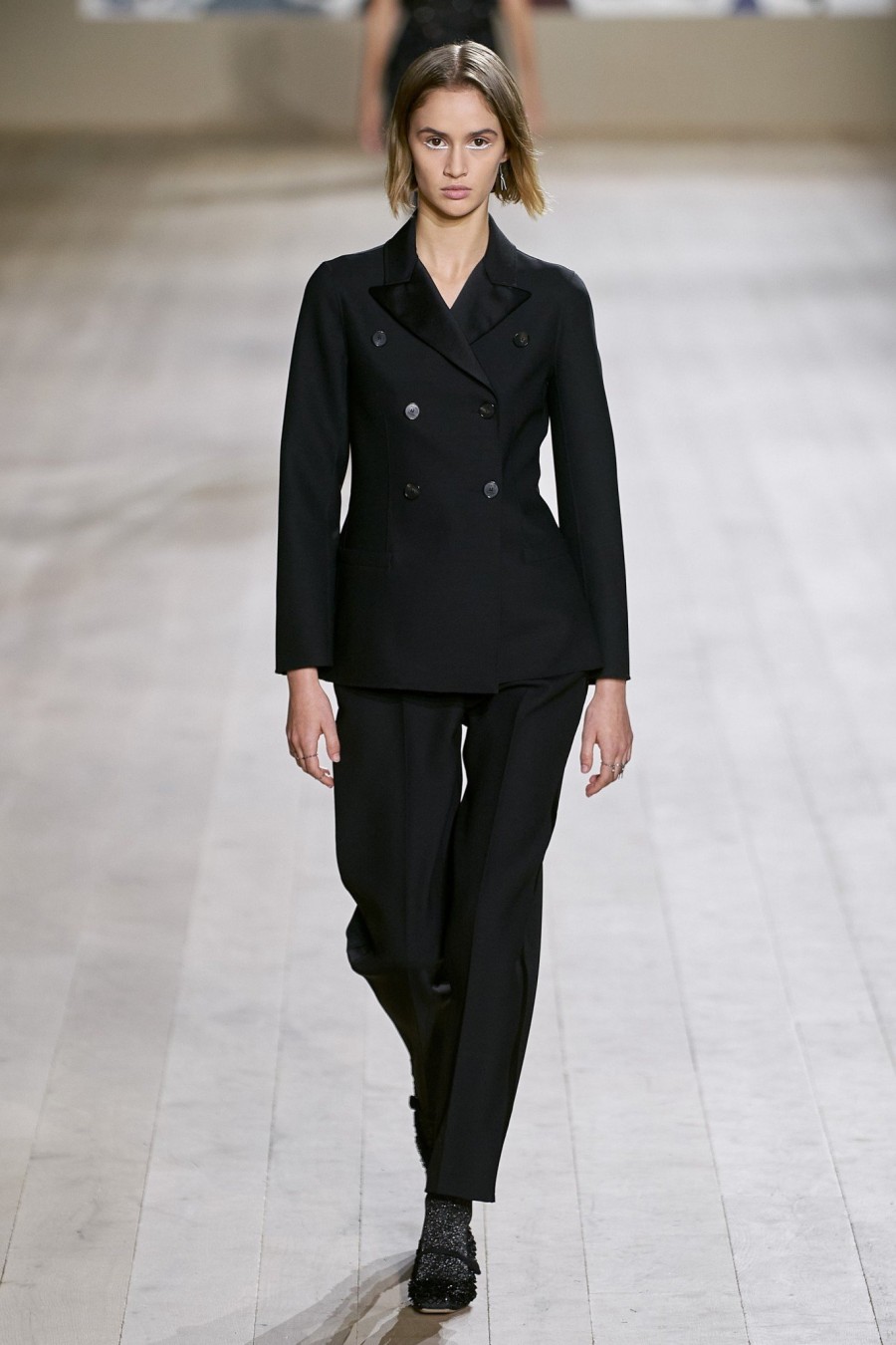 Η Maria Grazia Chiuri προτείνει μία daywear γκαρνταρόμπα, βασισμένη στην Υψηλή Ραπτική -Δείτε όλα τα looks!- Φωτογραφία 11