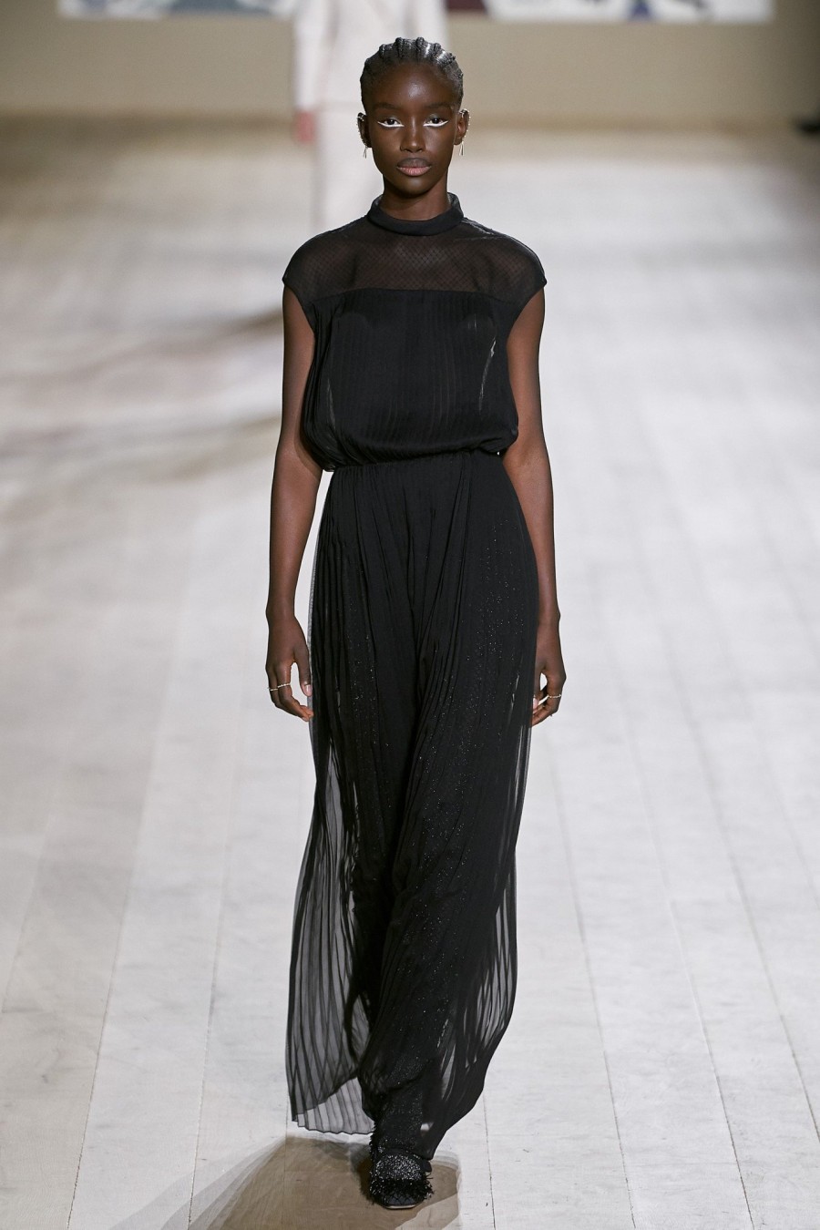 Η Maria Grazia Chiuri προτείνει μία daywear γκαρνταρόμπα, βασισμένη στην Υψηλή Ραπτική -Δείτε όλα τα looks!- Φωτογραφία 9