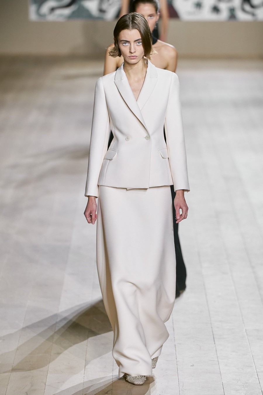 Η Maria Grazia Chiuri προτείνει μία daywear γκαρνταρόμπα, βασισμένη στην Υψηλή Ραπτική -Δείτε όλα τα looks!- Φωτογραφία 16