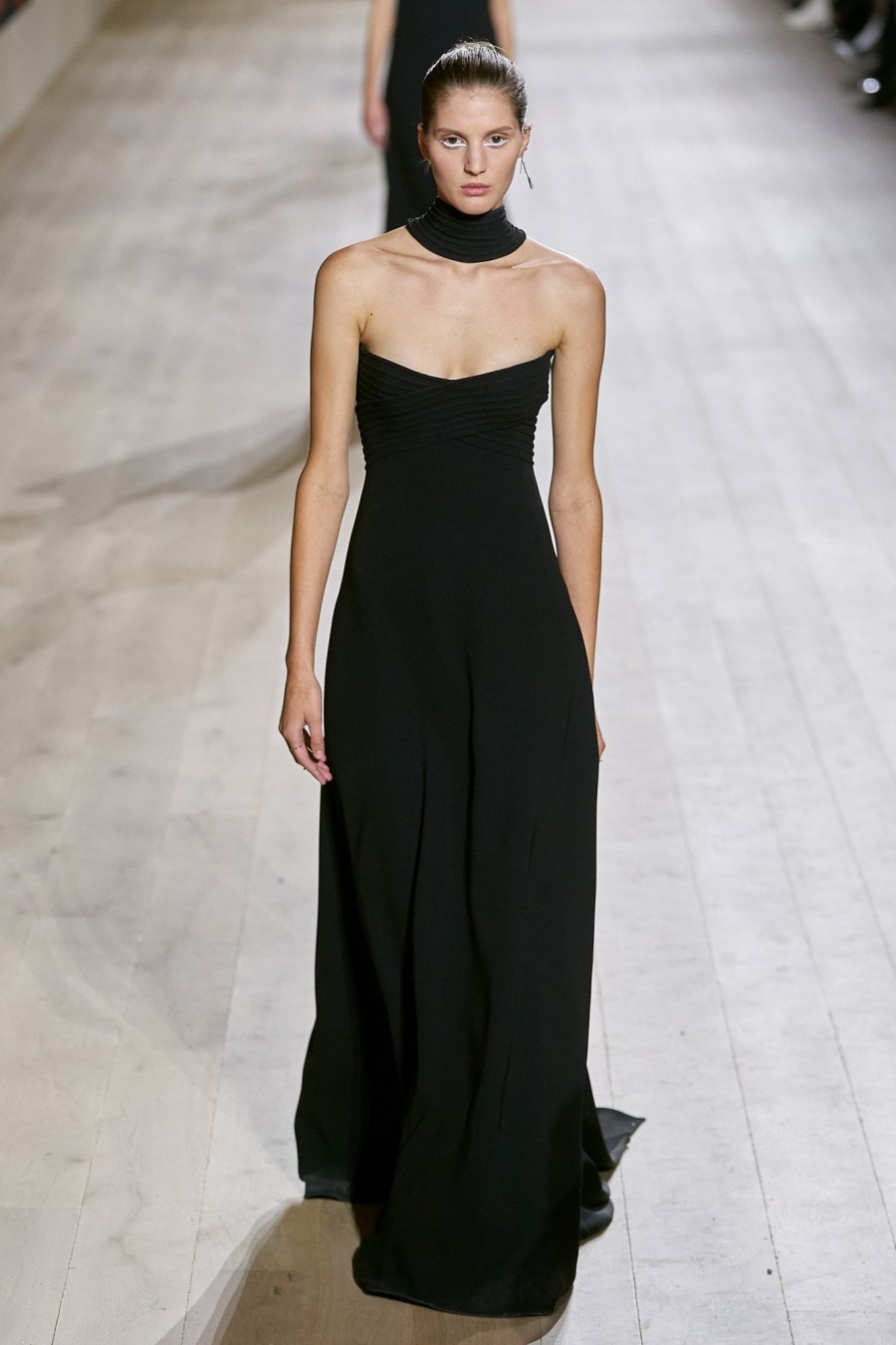 Η Maria Grazia Chiuri προτείνει μία daywear γκαρνταρόμπα, βασισμένη στην Υψηλή Ραπτική -Δείτε όλα τα looks!- Φωτογραφία 17