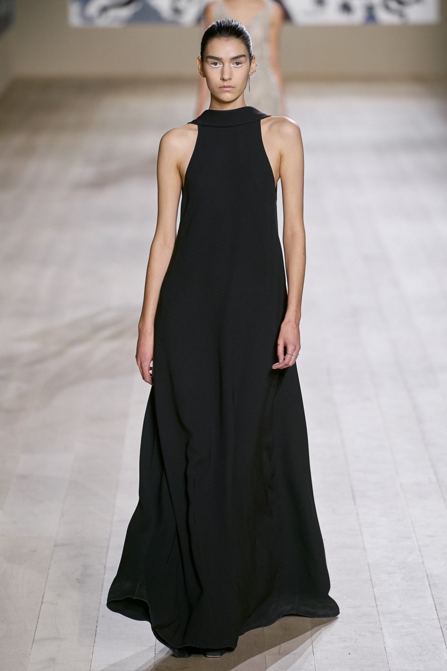 Η Maria Grazia Chiuri προτείνει μία daywear γκαρνταρόμπα, βασισμένη στην Υψηλή Ραπτική -Δείτε όλα τα looks!- Φωτογραφία 18
